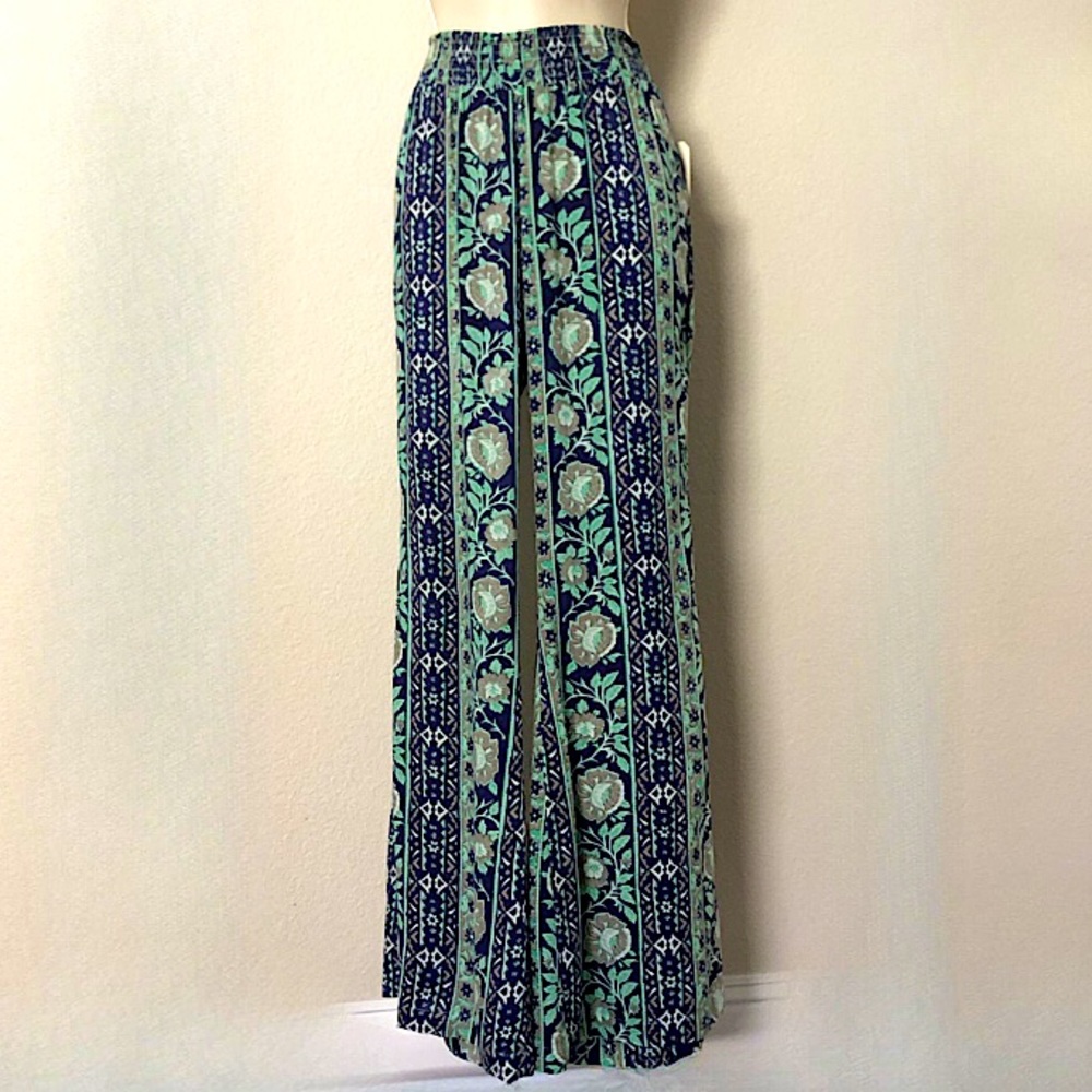 **NWT** High Waisted Flare BILLABONG Pants